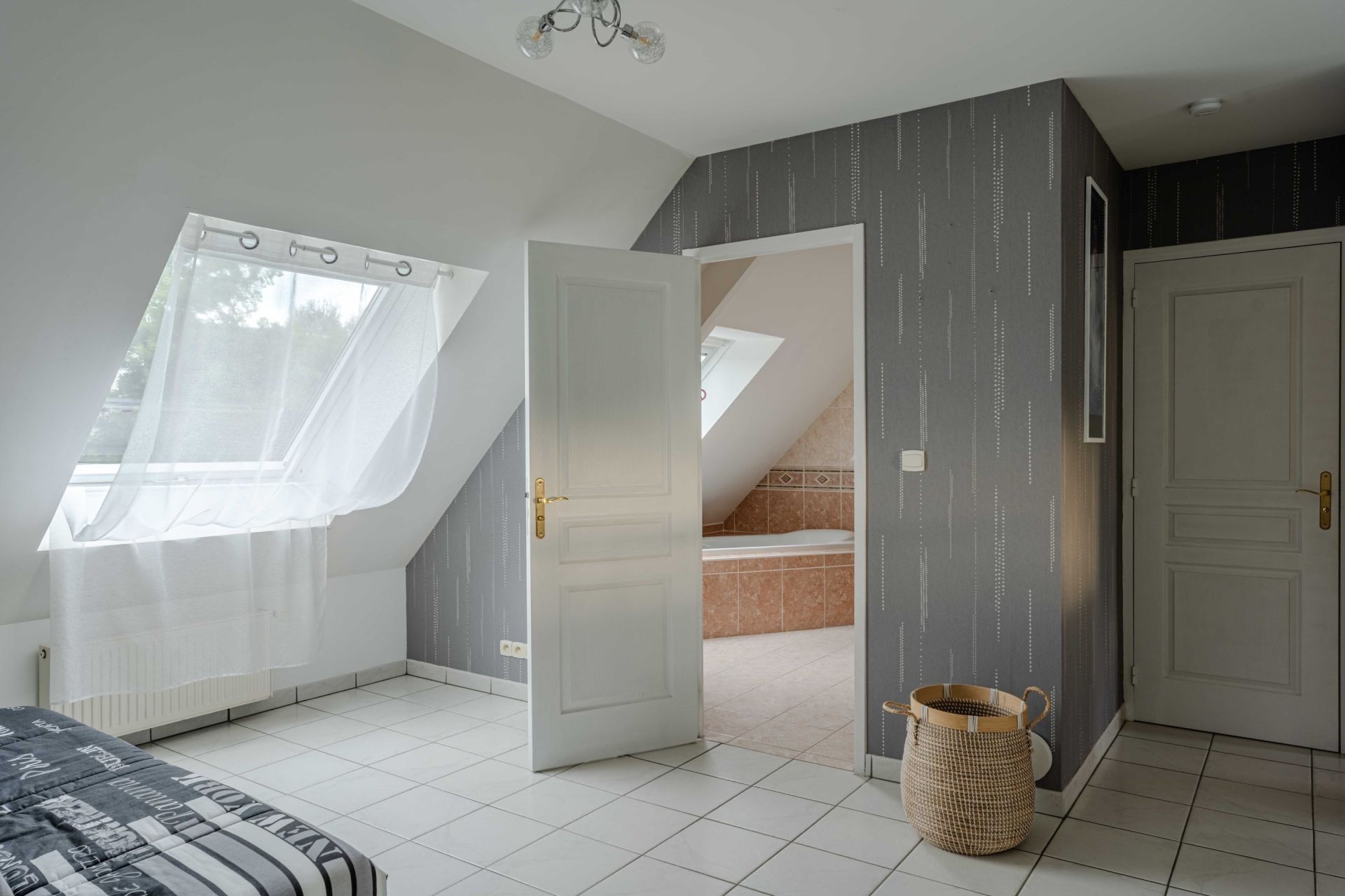 house 8 Rooms for sale on BERNIERES SUR MER (14990)