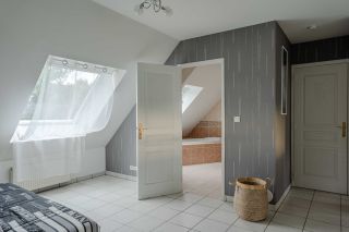 house 8 Rooms for sale on BERNIERES SUR MER (14990)