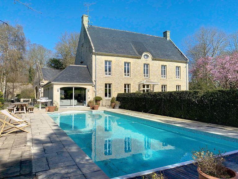 house 10 Rooms for sale on BAYEUX (14400)