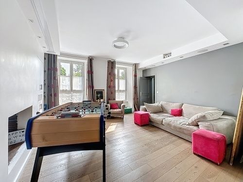 house 8 Rooms for sale on BAYEUX (14400)