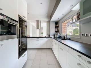 house 8 Rooms for sale on BAYEUX (14400)