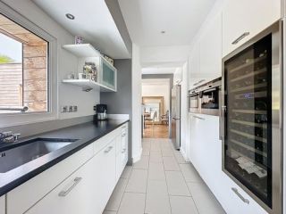 house 8 Rooms for sale on BAYEUX (14400)