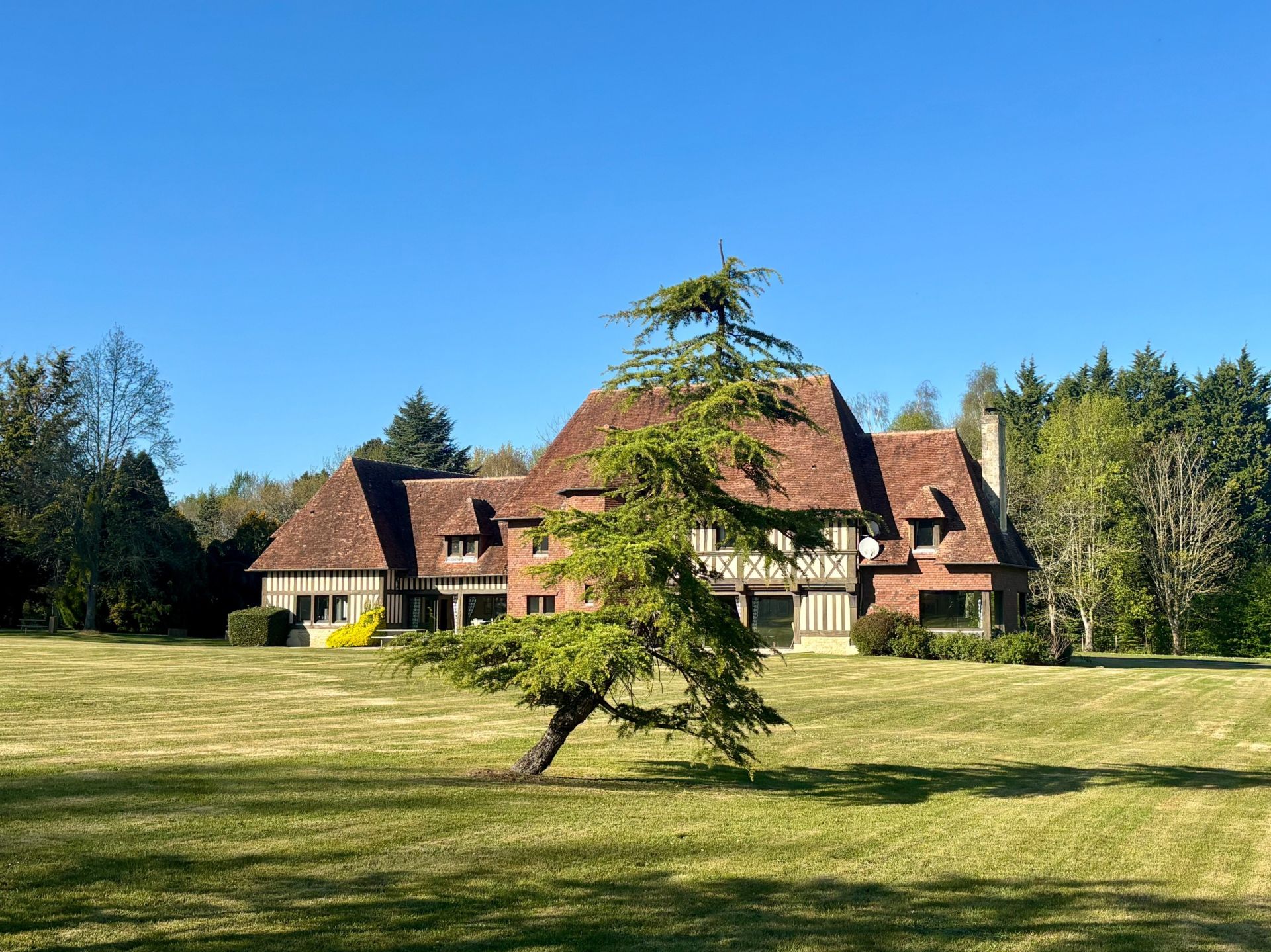 house 13 Rooms for sale on ST ARNOULT (14800)