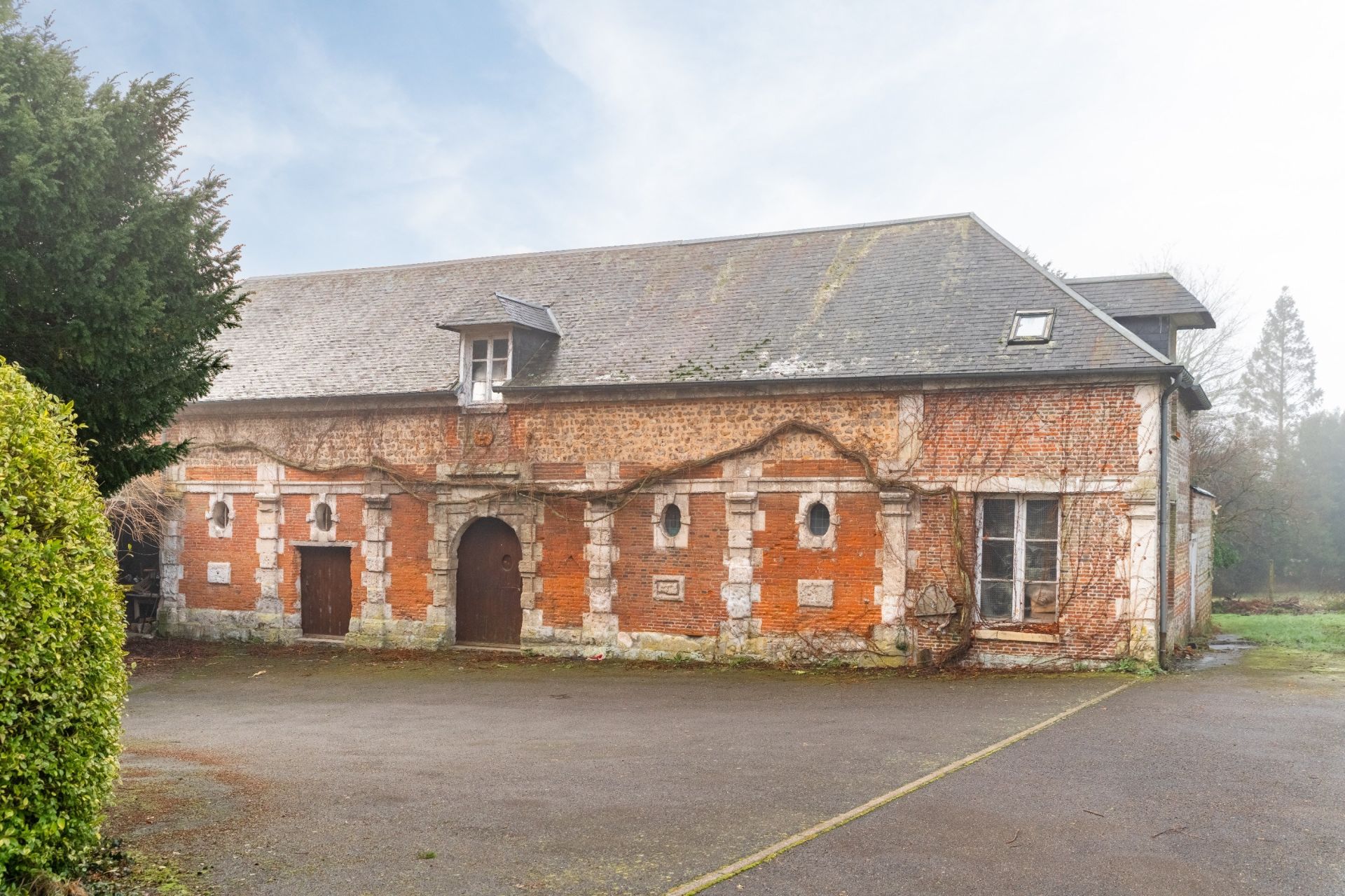 house 13 Rooms for sale on CRIQUETOT L ESNEVAL (76280)