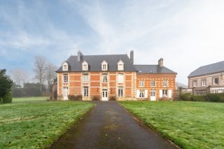 house 13 Rooms for sale on CRIQUETOT L ESNEVAL (76280)