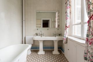 house 13 Rooms for sale on CRIQUETOT L ESNEVAL (76280)