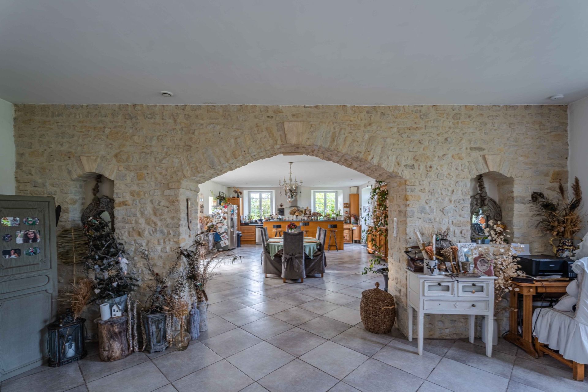 house 6 Rooms for sale on BAYEUX (14400)