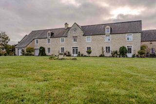 house 6 Rooms for sale on BAYEUX (14400)