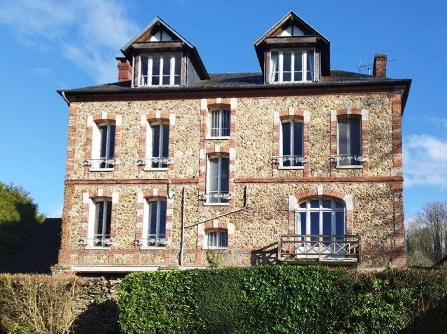 mansion 10 Rooms for sale on BERNAY (27300)