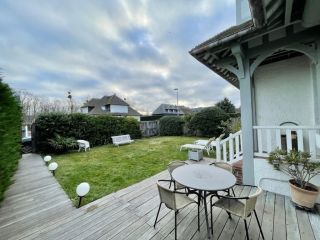 house 9 Rooms for sale on BENERVILLE SUR MER (14910)