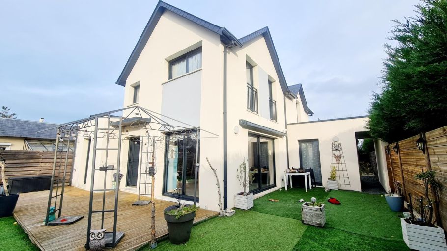 house 6 Rooms for sale on CABOURG (14390)