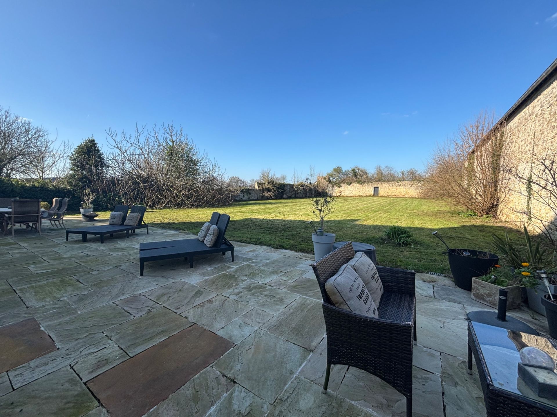house 12 Rooms for sale on VIERVILLE SUR MER (14710)