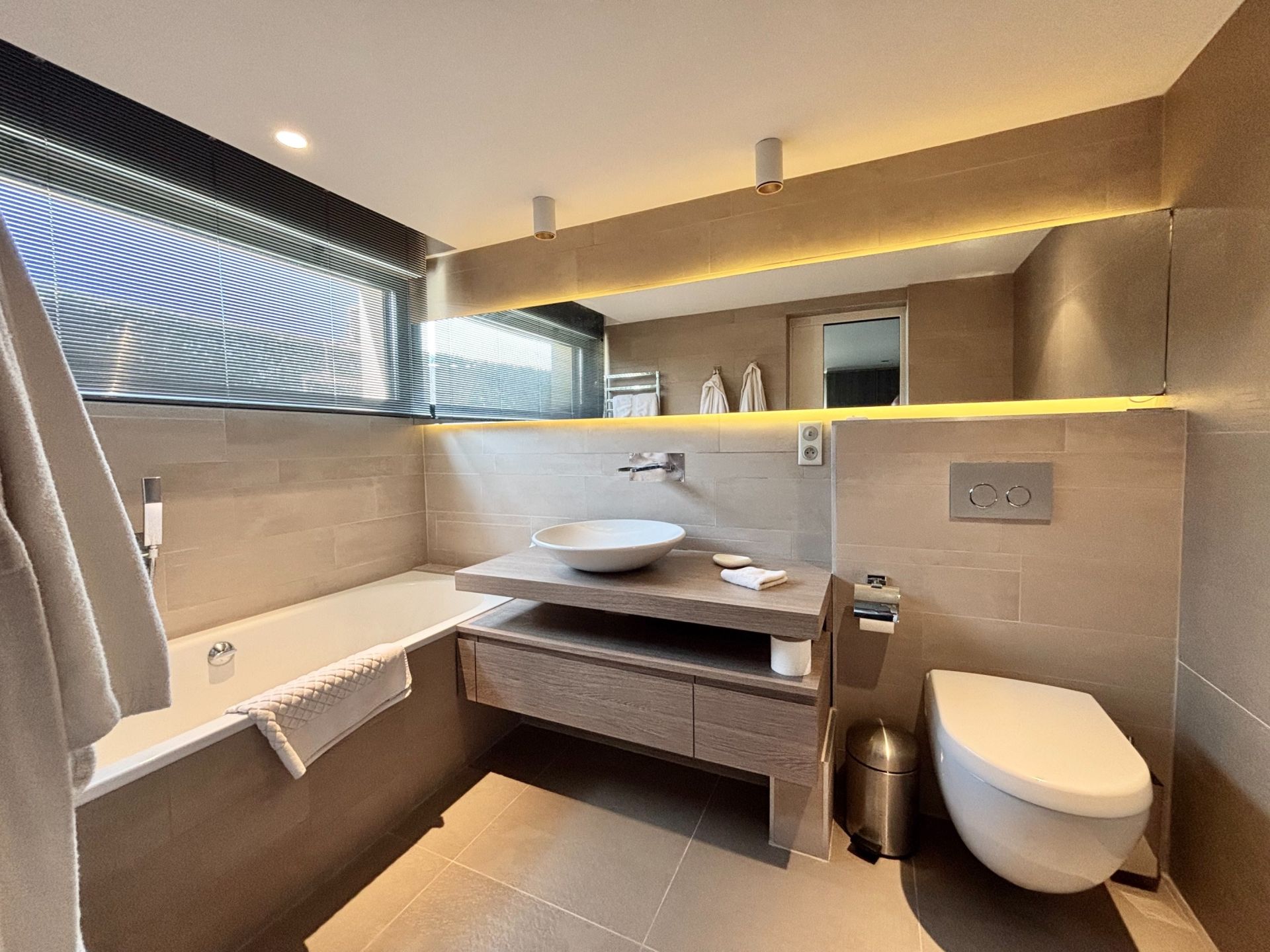 house 7 Rooms for sale on VILLERS SUR MER (14640)