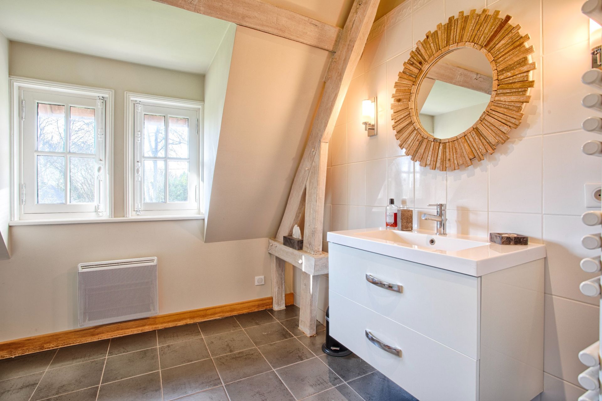 Norman house 6 Rooms for seasonal rent on TOURGEVILLE (14800)