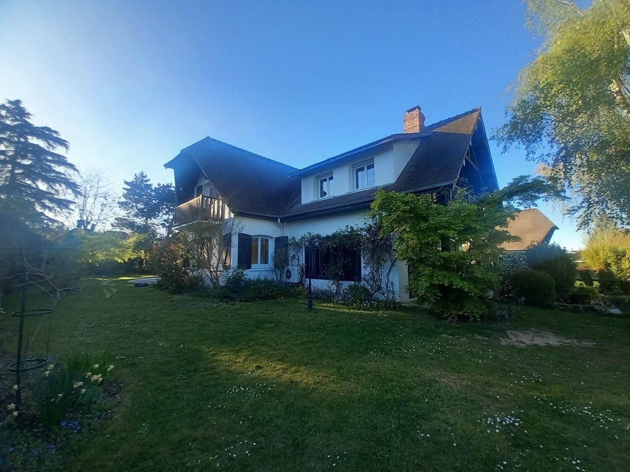 mansion 9 Rooms for sale on ST ETIENNE DU ROUVRAY (76800)