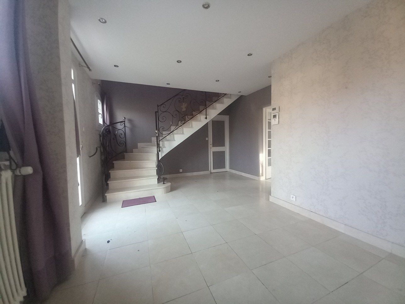 mansion 9 Rooms for sale on ST ETIENNE DU ROUVRAY (76800)