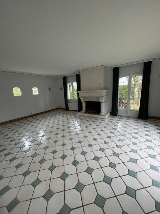 maison bourgeoise 9 Pièces en vente sur ST ETIENNE DU ROUVRAY (76800)