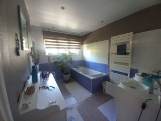 maison 10 Pièces en vente sur MALAUNAY (76770)