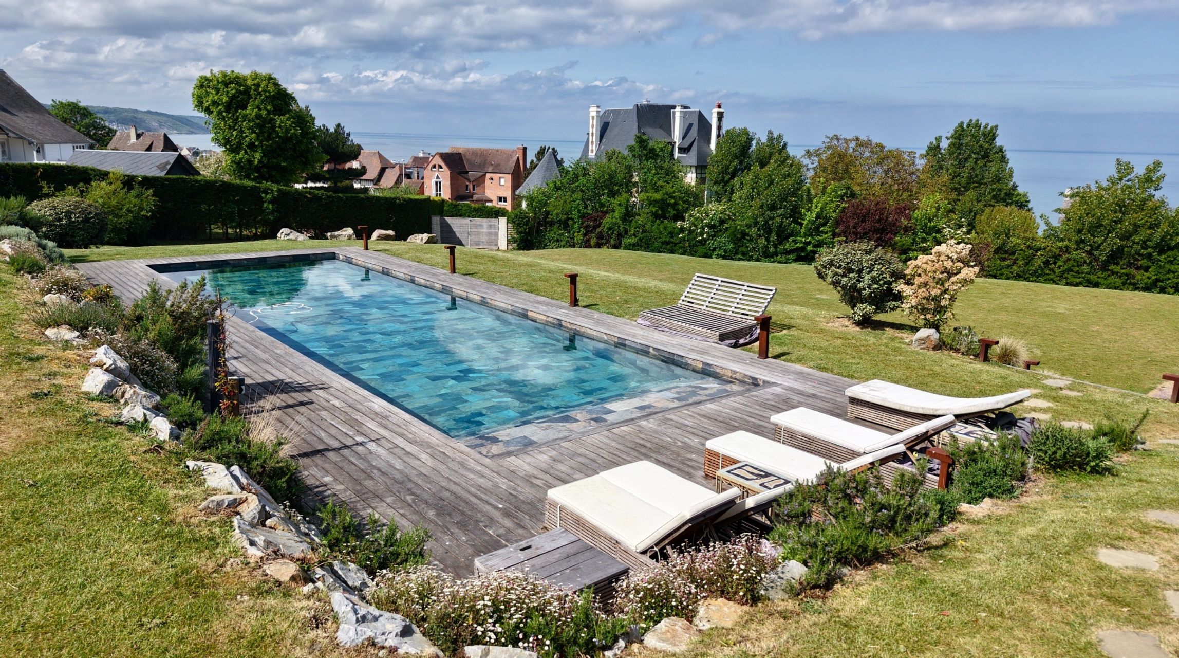 house 8 Rooms for seasonal rent on BENERVILLE SUR MER (14910)