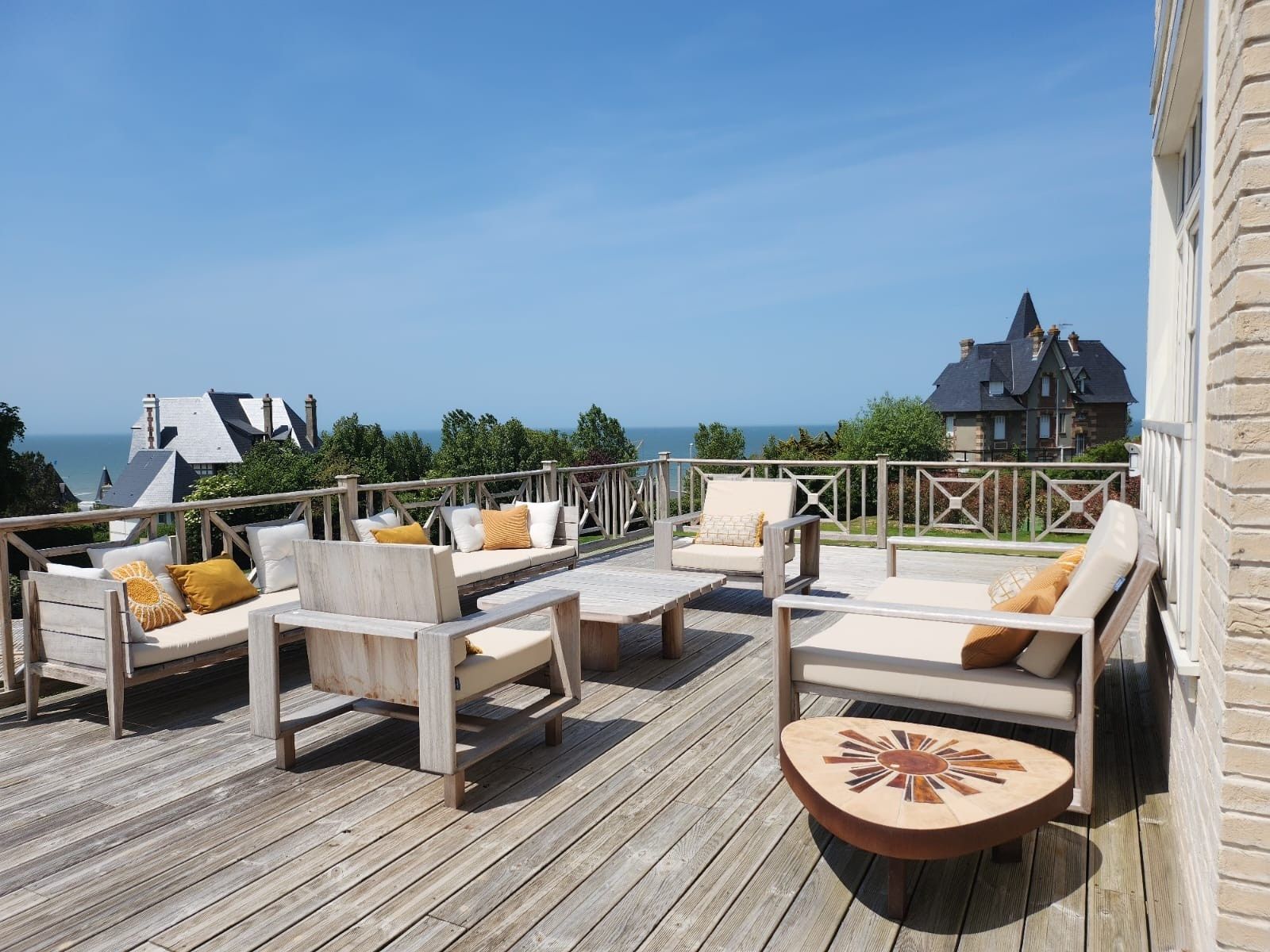 house 8 Rooms for seasonal rent on BENERVILLE SUR MER (14910)