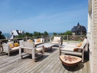 house 8 Rooms for seasonal rent on BENERVILLE SUR MER (14910)