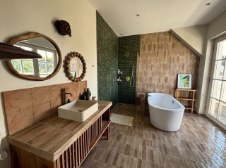 house 8 Rooms for seasonal rent on BENERVILLE SUR MER (14910)