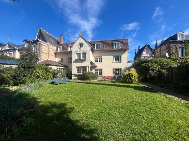 house 8 Rooms for sale on MONT ST AIGNAN (76130)