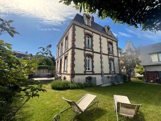 house 8 Rooms for sale on CAEN (14000)