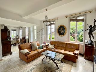 house 8 Rooms for sale on CAEN (14000)