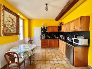 house 8 Rooms for sale on CAEN (14000)
