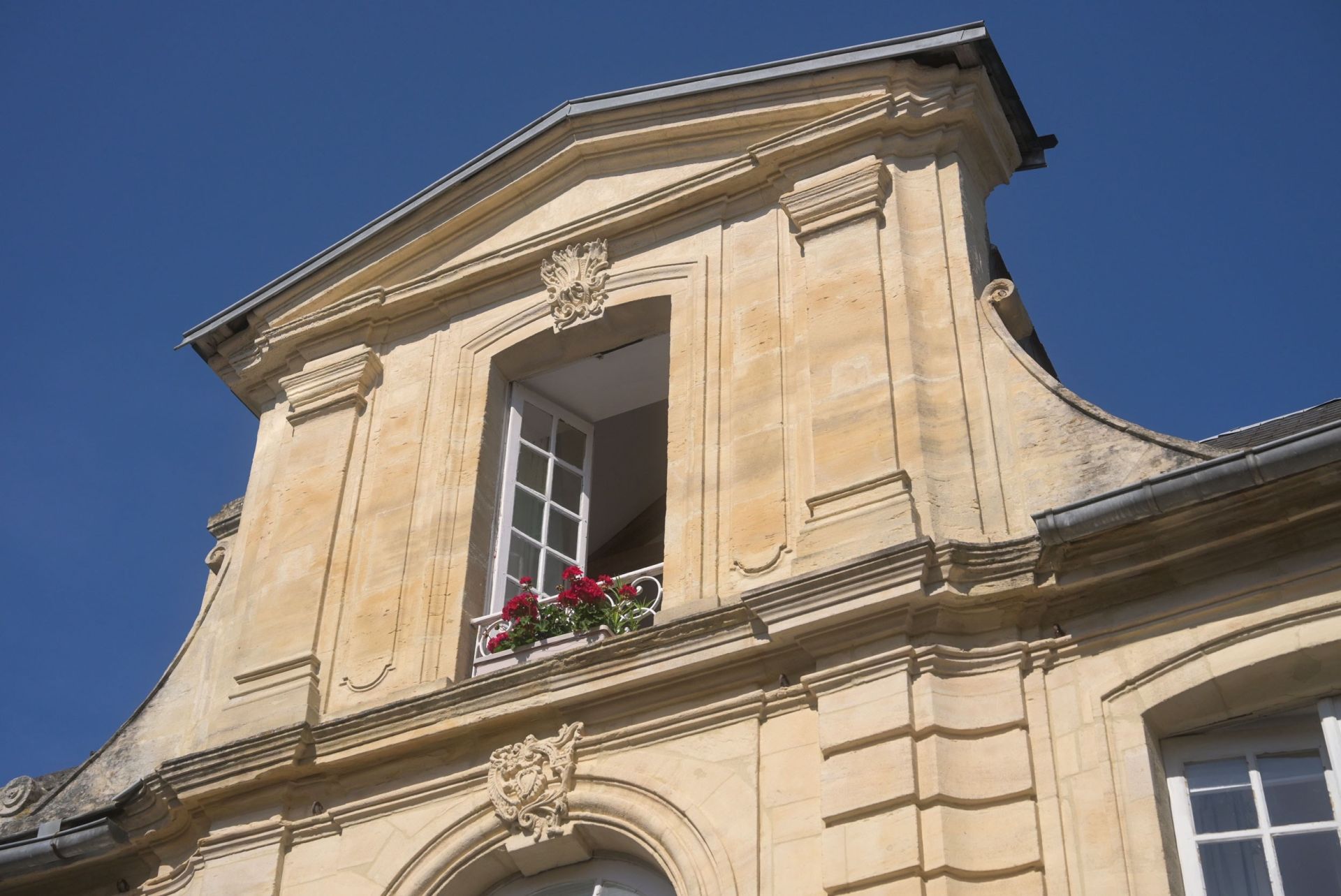 house 5 Rooms for sale on BAYEUX (14400)