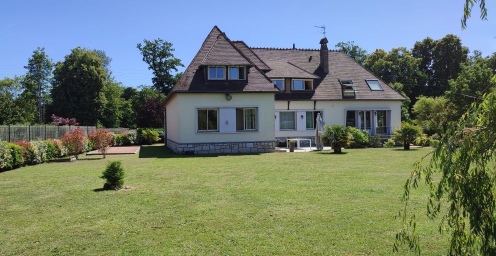 house 9 Rooms for sale on LOUVIERS (27400)