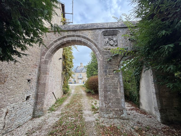 maison 9 Pièces en vente sur STE MARIE DU MONT (50480)