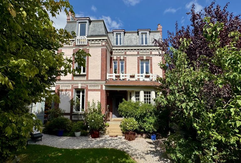 mansion 9 Rooms for sale on MONT ST AIGNAN (76130)