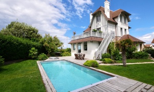 Properties with swimming pool
